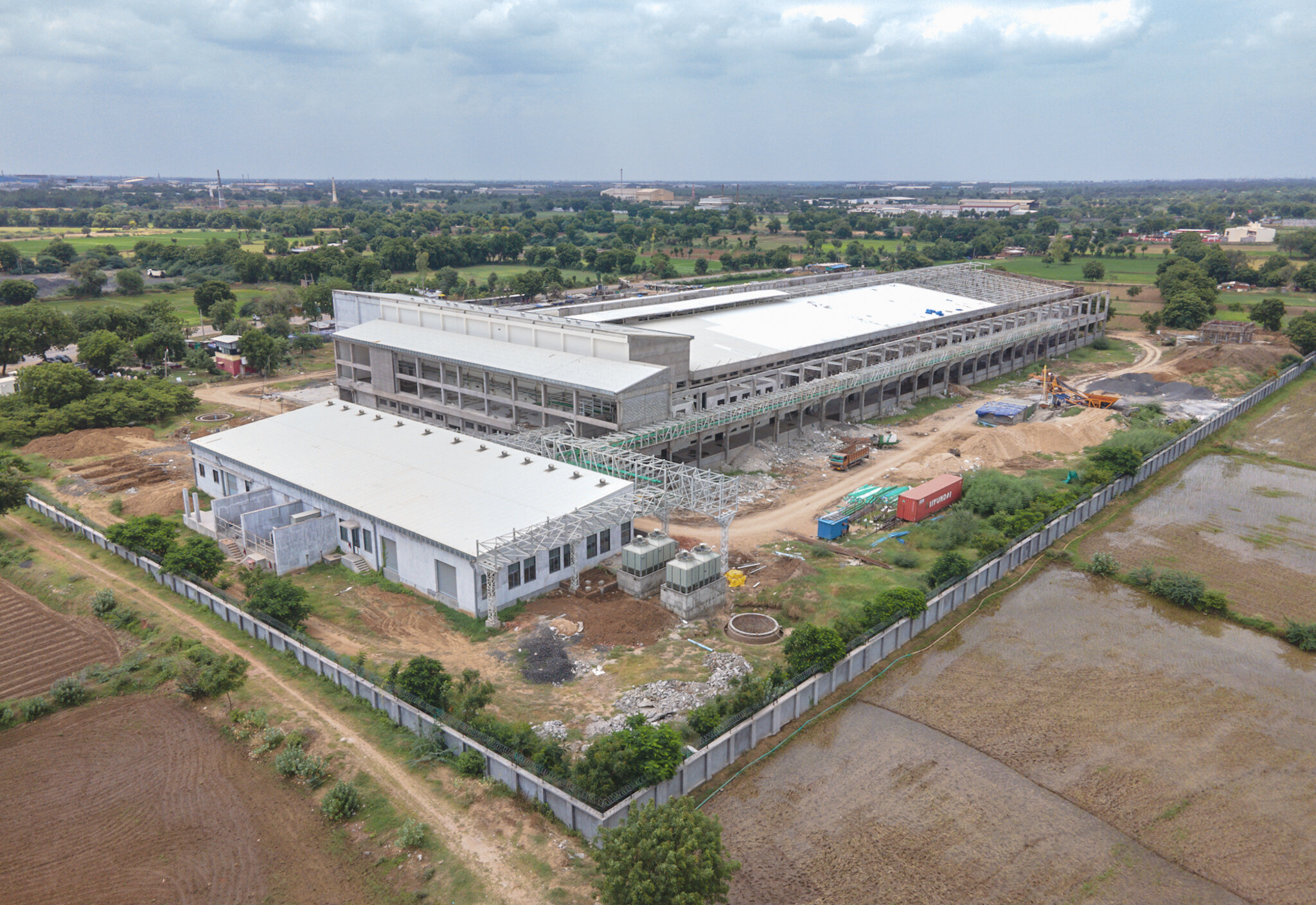 SÜDPACK signs joint venture with Kamakshi Flexiprints for innovative production site in Ahmedabad, India.