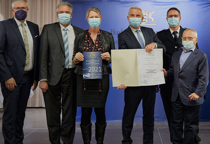On Monday, November 8, 2021, Carolin Grimbacher, managing partner of SÜDPACK, and Johannes Remmele, owner and partner of the SÜDPACK Group, received the award for 'Volunteer-Friendly Employer in Civil Protection' in Albstadt.