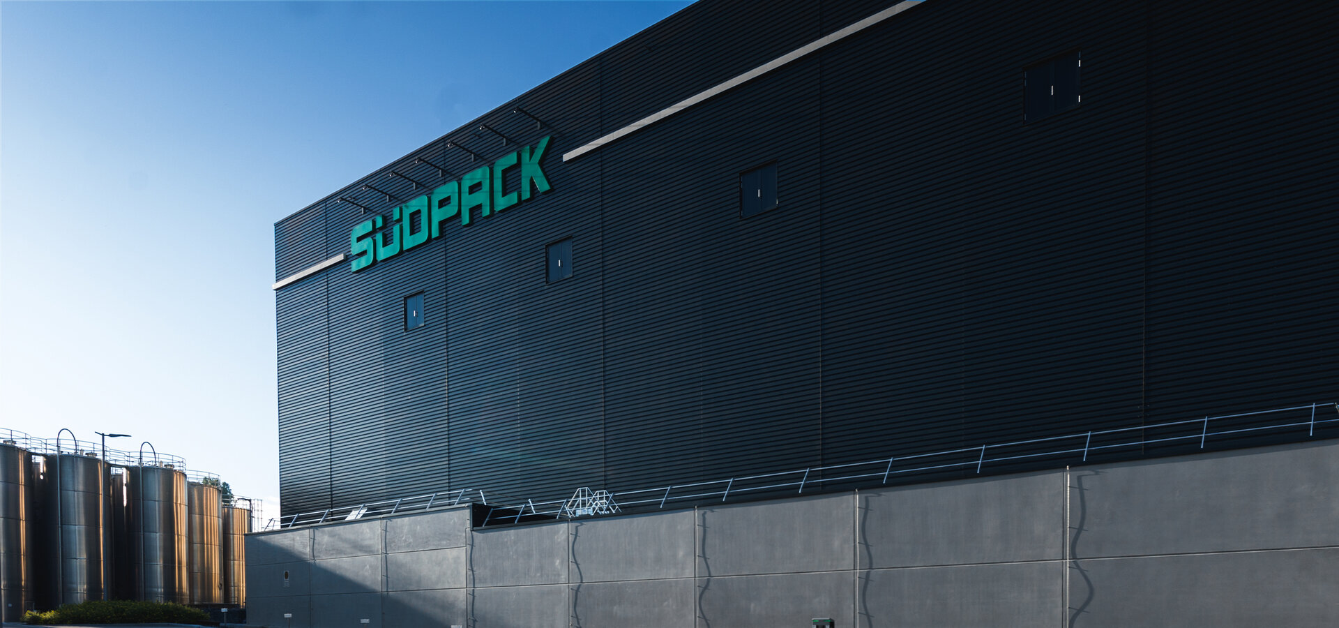 High-Performance Films by SÜDPACK Image Displays the poduction hall for High-Performance Films in Ochsenhausen at SÜDPACK