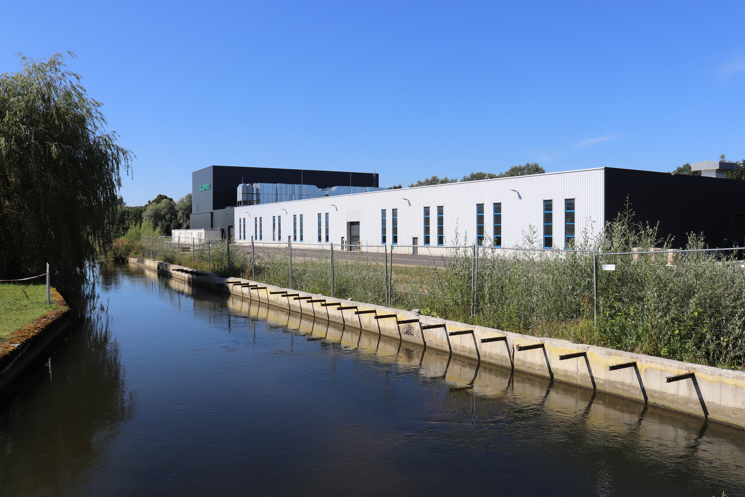 Image of a modern compounding center in Schwendi, Germany, employing advanced technologies to produce high-quality packaging solutions.